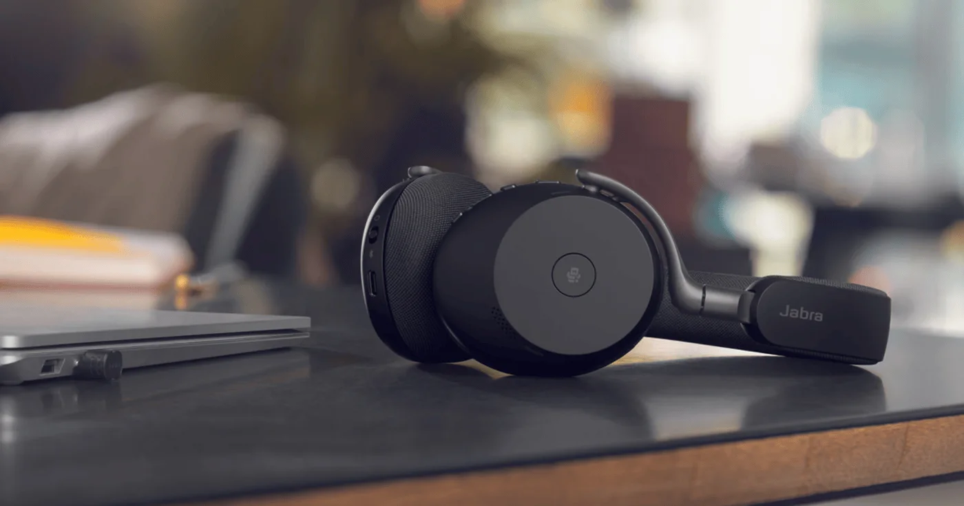 Prueba de los auriculares Jabra Evolve3 en la feria ASLAN